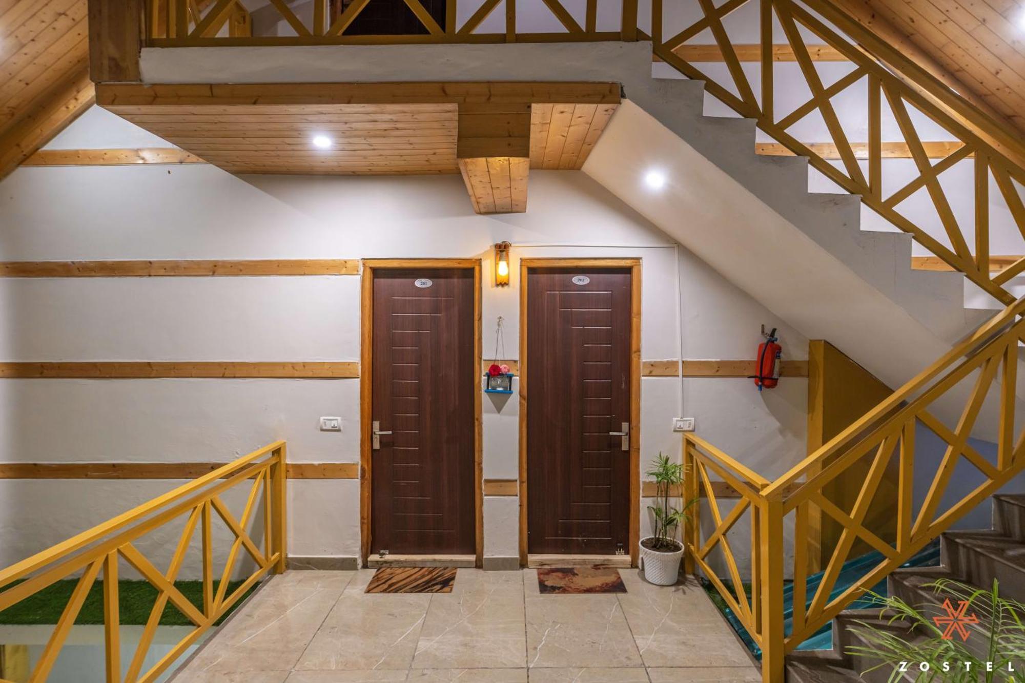 Hostel Zostel Shoja, Jibhi Exterior foto